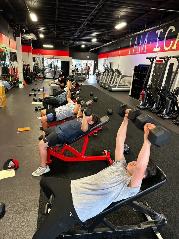 Members doing bench exercises at Fitness Explosion