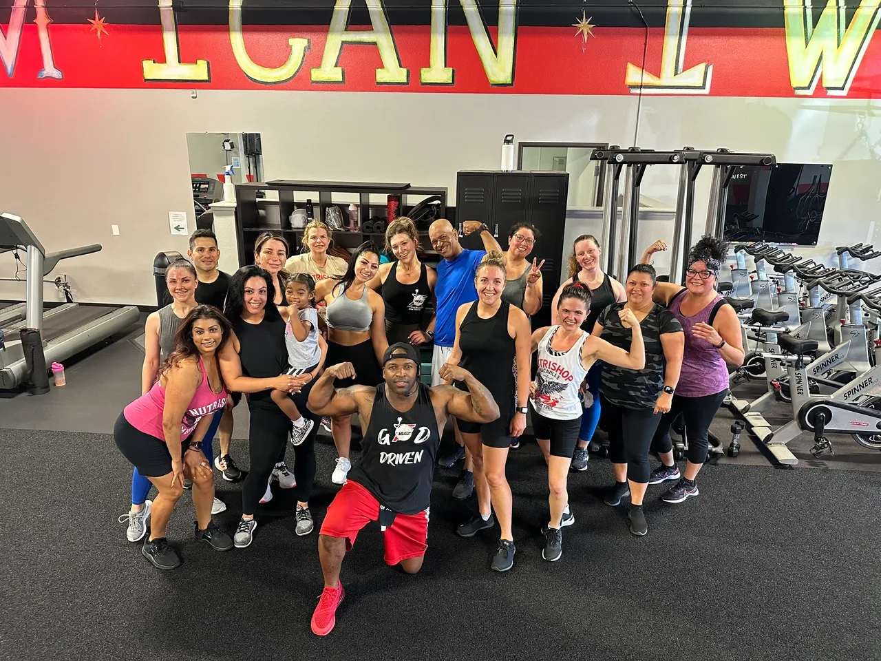 Fitness Explosion community group photo in the gym